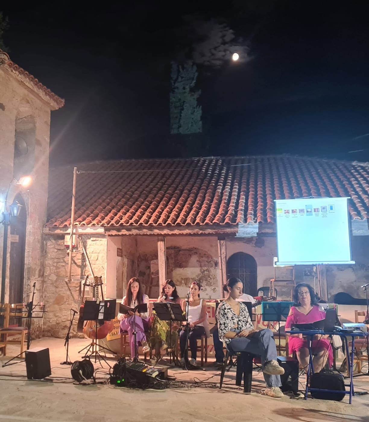 βραδινή μουσική εκδήλωση γυναικών με πανσέληνο