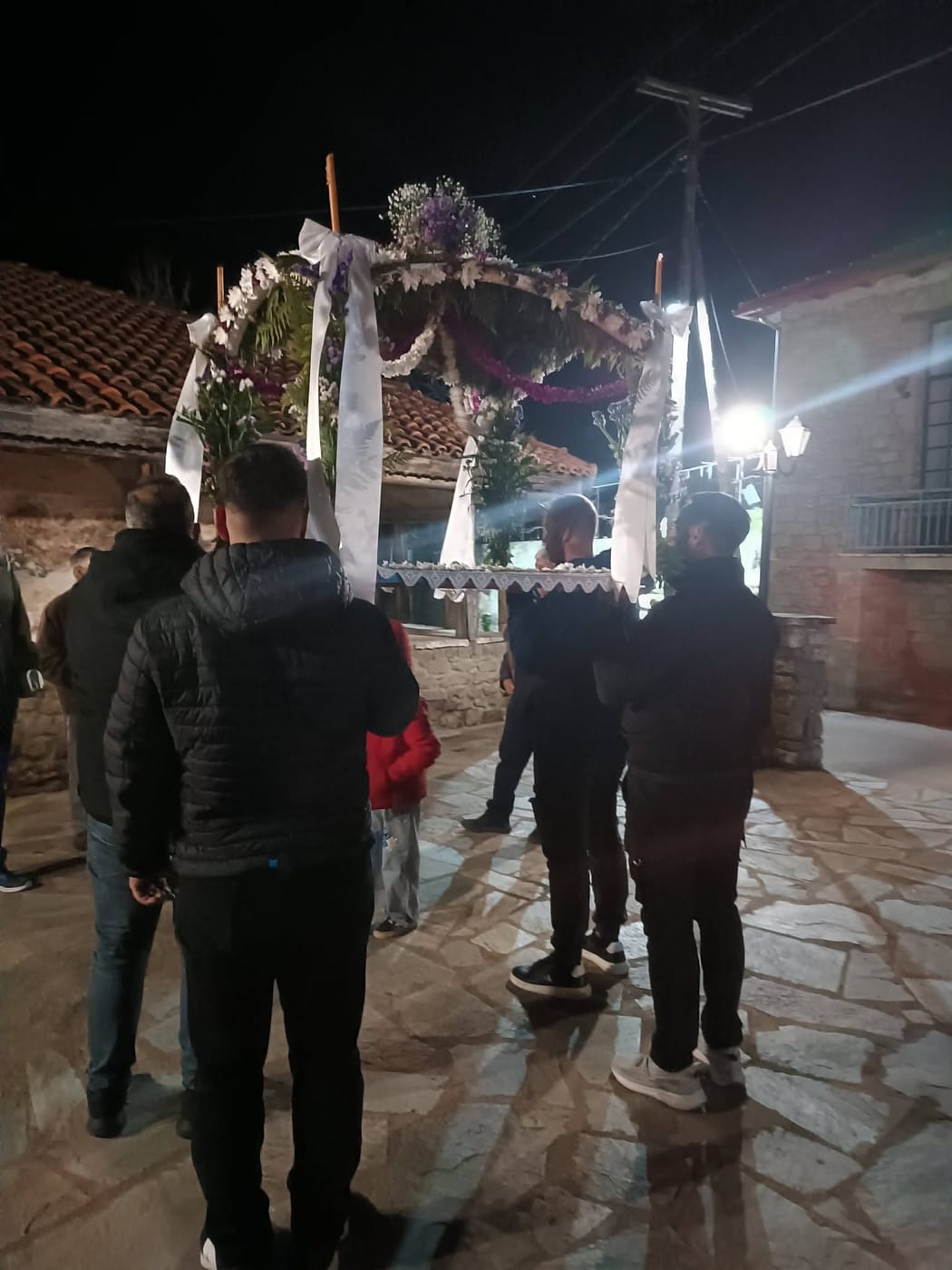 νυχτερινή λιτανεία επιταφίου στην πλατεία