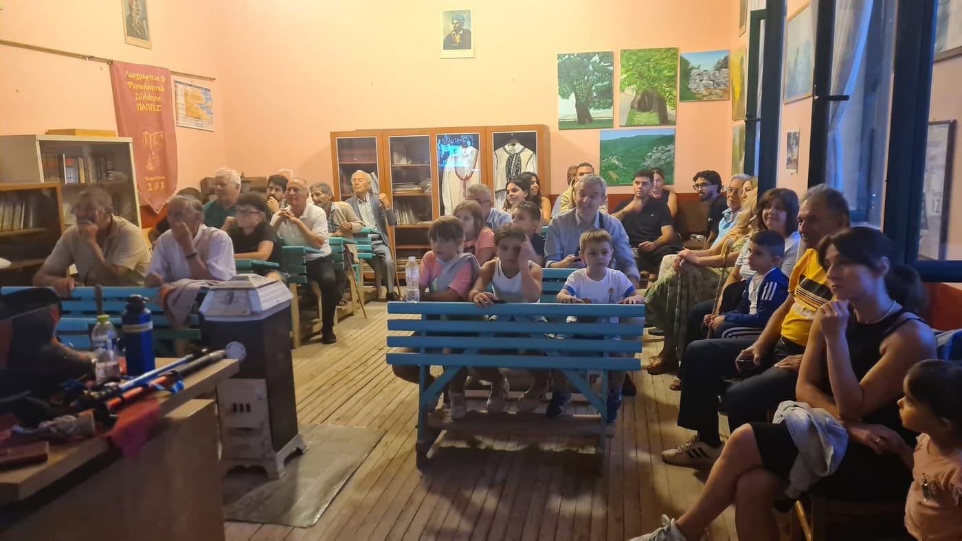 εκδήλωση στον σύλλογο με κόσμο